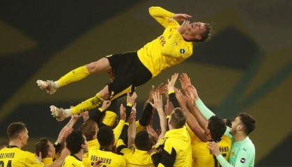  哈兰德戴帽刷新队史进球纪录  