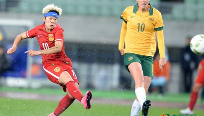  里昂女足四连冠创历史 男足战绩低迷形成反差  