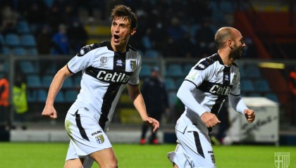  布雷斯特门将超神扑救零封巴黎  