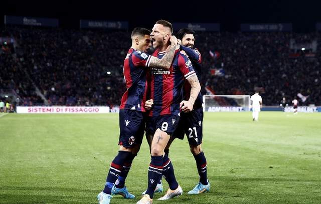  米兰德比战起风波 教练赛后炮轰判罚尺度  