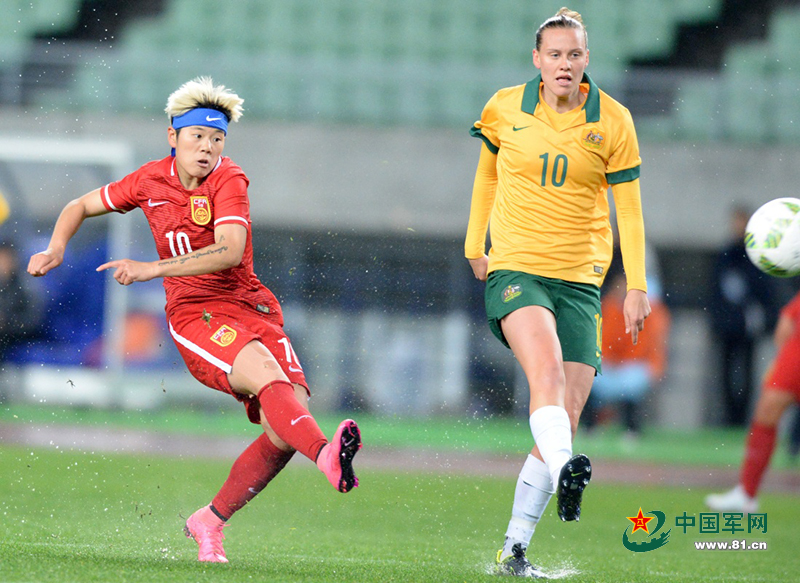  里昂女足四连冠创历史 男足战绩低迷形成反差  