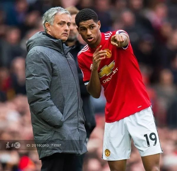  曼联太子拉什福德戴帽, 一人之力摧毁沃特福德