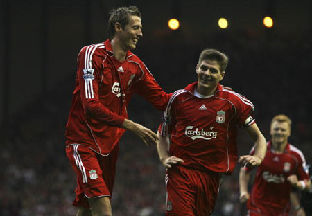  利物浦锋线全面开花，英超榜首位置稳固如初